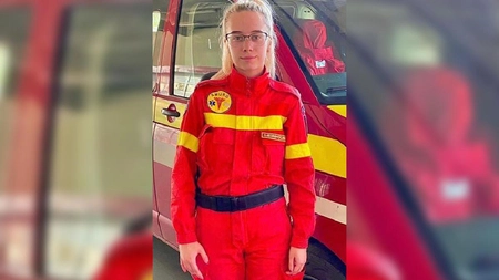 Îngerii de lângă noi. O voluntară SMURD a salvat un bărbat, cu ajutorul unei femei de pe stradă - GALERIE FOTO