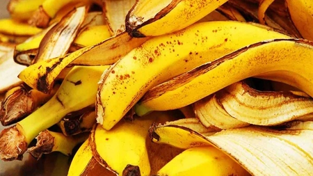 Coaja de banană are foarte multe întrebuințări și beneficii pentru sănătate