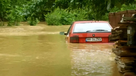 Judeţul Satu Mare, afectat de vremea instabilă. 150 de persoane au fost evacuate după ce s-a emis Cod Roşu de inundaţii - VIDEO