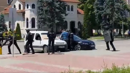 Misiune de salvare încheiată cu succes. Un bărbat din Bistriţa a vrut să-şi ia viaţa, însă forţele de ordine l-au împiedicat - FOTO/VIDEO