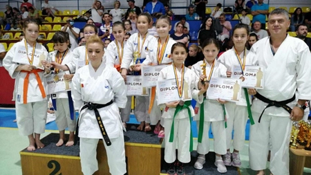 Ei sunt micii campioni de la CS Olympic! Clubul ieșean a dat lovitura la Campionatul Național de Karate Tradițional pentru copii
