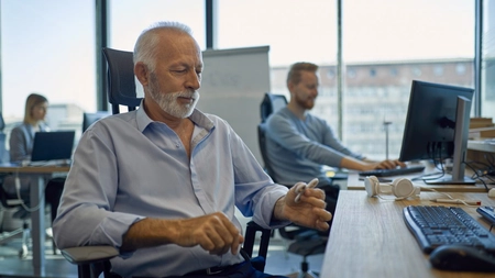 Condițiile în care crește vârsta de pensionare la 70 de ani. Totodată, nu se mai poate cumula pensia cu salariul