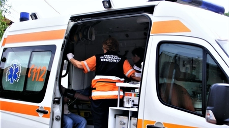 Bărbat mort după ce a rămas prins cu capul sub cabina unui TIR, în Pitești