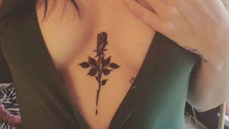 Tatuaje între sâni: O alegere îndrăzneață pentru un „look“ sexy