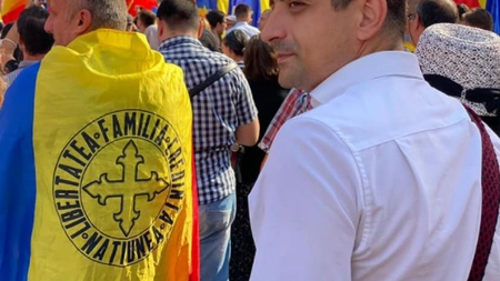 Mai multe persoane protestează în Piața Universității! Diana Șoșoacă și George Simion sunt prezenți