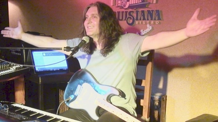 Laurențiu Cazan, un artist celebru în anii 90, este de nerecunoscut acum și s-a refugiat în credință