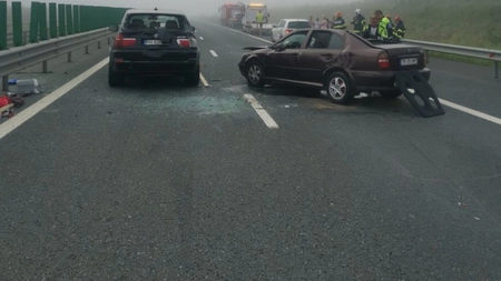 Prăpăd pe Autostrada Soarelui! Au avut loc 3 caramboluri în care au fost implicate zeci de autoturisme şi sute de persoane cu zeci de răniţi