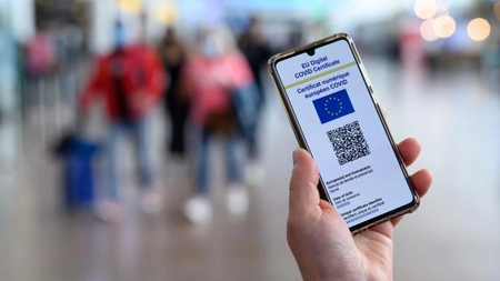 Românii se întrec în metode de a obține certificate digitale în mod ilegal. De la vaccinarea la chiuvetă s-a trecut la obținere de rezultate pozitive false