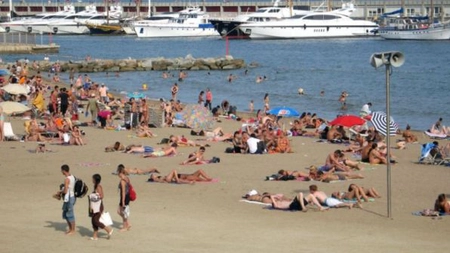 Inconștiență pe Litoral! Un turist s-a aruncat în larg de pe dig la Eforie Nord și a căzut în cap, deși era ancorat steagul roșu