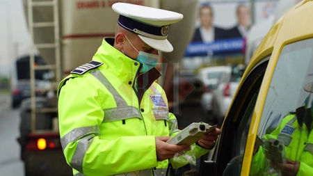 Un bărbat din Iași s-a ales cu dureri de cap după ce a prezentat polițiștilor de la rutieră un permis de conducere fals