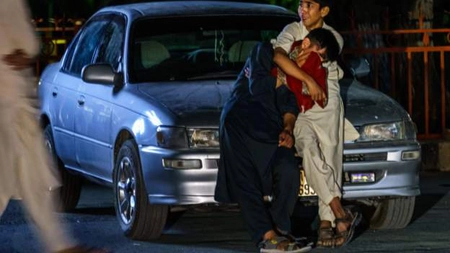 90 de oameni au murit după atentatele din Kabul, Afganistan! Joe Biden dă asigurări că SUA vor continua efortul evacuărilor de pe aeroport - GALERIE FOTO
