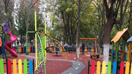 Un copil s-a electrocutat într-un parc de joacă din Bistriţa