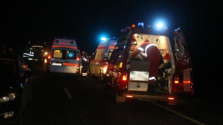 Accident rutier în județul Prahova. O cisternă cu 26 tone de GPL a intrat în coliziune cu un autoturism. Opt persoane au fost rănite