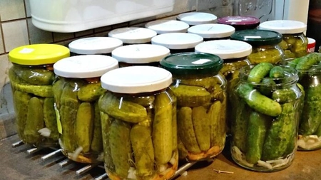 Castraveți murați: Rețeta bunicii îți garantează niște murături delicioase!