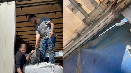 Doi cetățeni afgani depistați ascunși într-un autocamion