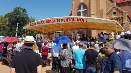 Mii de pelerini sunt aşteptaţi anul acesta la sanctuarul naţional marian de la Cacica, județul Suceava, în perioada 14 - 15 august