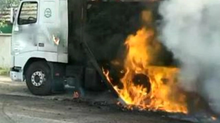 Trafic îngreunat pe DN 56 A, după ce un TIR  a luat foc