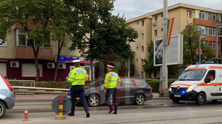 Accident rutier în zona Podu Roș din municipiul Iași! O persoană a fost acroșată în timp ce traversa pe trecerea de pietoni - EXCLUSIV/FOTO