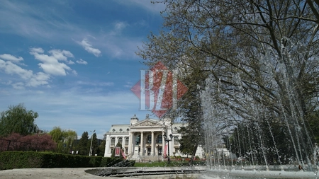 Incredibil, dar adevărat! Apariție uluitoare pe acoperișul uneia dintre cele mai mari și celebre clădiri din centrul orașului Iași! Când îl văd, trecătorii rămân uluiți de acest detaliu spectaculos - GALERIE FOTO