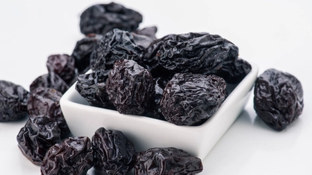 Prune uscate, un remediu simplu și ușor pentru constipație