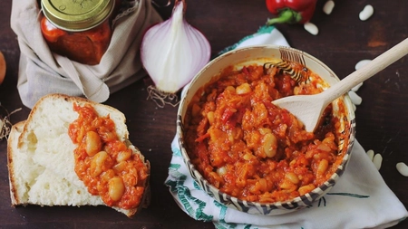 Zacusca de fasole boabe: Rețeta unui gust delicios pentru iernile friguroase