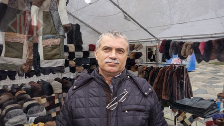Povestea tăbăcarului care de două decenii îmbracă ieșenii cu geci din piele și blănuri scumpe. Doru Lazea este cunoscut în toată țara pentru produsele de succes. 