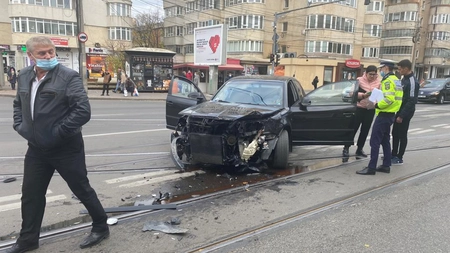 Accident rutier în zona Gării. Au fost implicate două autoturisme -FOTO