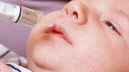 Calciu gluconic la bebeluși: Cum rezolvă medicii dilema multor mămici