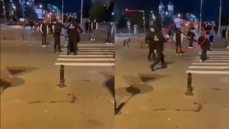 Un bărbat în vârstă a făcut ravagii în zona A. Panu! A lovit în mod repetat un tramvai folosindu-se de o barieră. Martorii au filmat întreaga scenă - VIDEO