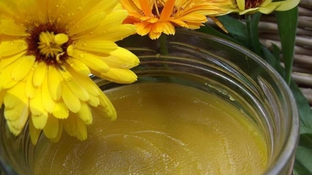 Crema de gălbenele: Beneficii multiple din farmacia naturii