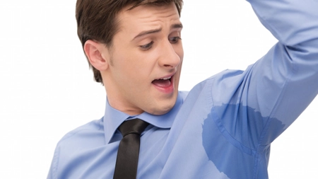 Boli cu transpirație excesivă: Ce afecțiuni ascunde hiperhidroza