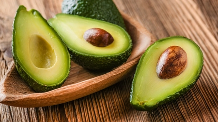 Câte calorii are un avocado: Cât este de sănătos și cum alegi fructul perfect
