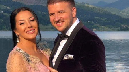 Câți ani are Angela Rusu, care a devenit bunică dar și mămică în vară. Artista are trei fiice