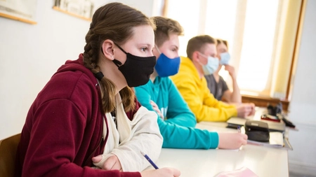 Școala fizică, în funcție de rata de incidență din localitate, nu de vaccinarea profesorilor