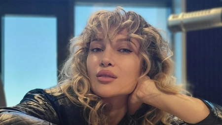 Lora a făcut un anunț neașteptat! La ce viciu a renunțat blondina sexy