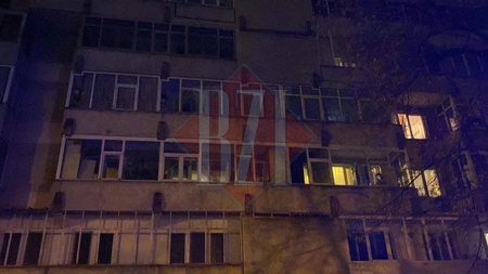 O persoană a rămas blocată în casă după ce i s-a făcut rău