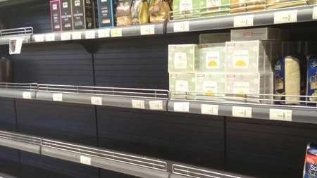 Magazinele din România, decizie radicală! Dispar zahărul, făina și uleiul de pe rafturi?