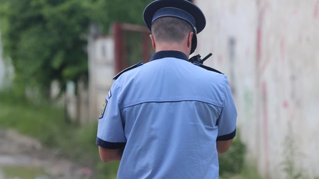 Dialog halucinant! Un polițist a fost amenințat cu moartea de patronul unui restaurant și soția sa