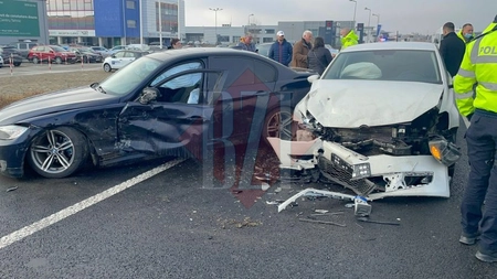 Carambol pe drumul european, în localitatea Leţcani! O șoferiță aflată la volanul unui autoturism marca BMW a distrus două maşini -EXCLUSIV, FOTO, VIDEO