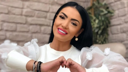 Andreea Mantea, goală: „Nu sunt însărcinată, sunt doar grasă!“