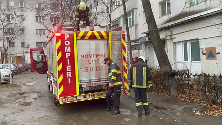 Pompierii ieşeni au intervenit pe strada Vitejilor din Iaşi. Un bătrân a rămas imobilizat în apartament - EXCLUSIV, FOTO, VIDEO