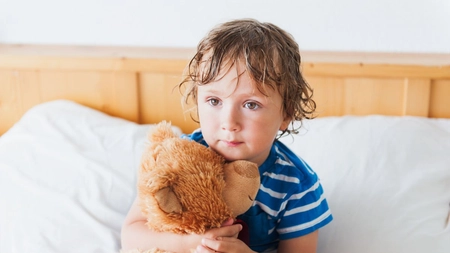 Transpirația capului la copii: De ce transpiră copiii când dorm?