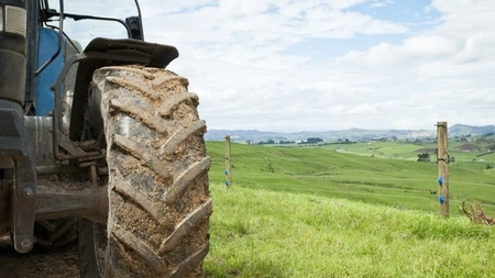 Accident cumplit în Vaslui! A murit strivit de un tractor