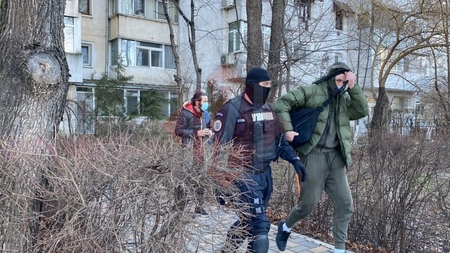 Cinci persoane din municipiul Iaşi, reţinute pentru trafic de droguri de mare risc - FOTO