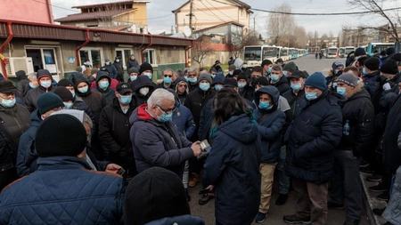 Şeful STB îi ameninţă pe angajaţi cu desfacerea contractului de muncă, dacă nu ies pe traseu