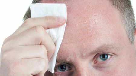 Transpirație excesivă la cap: De ce apare și cum se tratează?