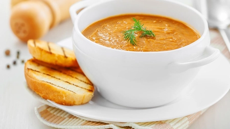 Ciorbe pentru scăderea colesterolului: Alimente recomandate de nutriționiști