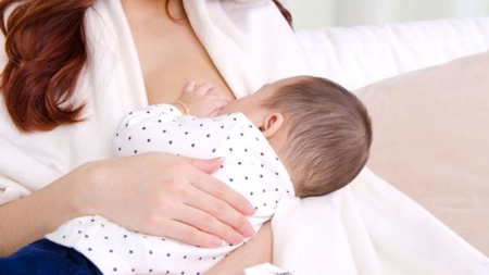 Aspirina oprește lactația? Iată tot ce trebuie să știi despre înțărcarea bebelușului