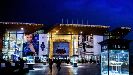 Sesizare despre o bombă la un mall din București. Clienții au fost evacuați de urgență