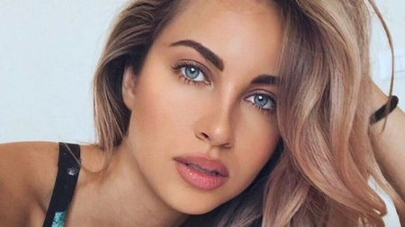 Relația secretă dintre Otniela Sandu și Carla’s Dreams. Fosta concurentă de la ”Bravo, ai stil!” îl cunoaște așa cum puțini îl cunosc
